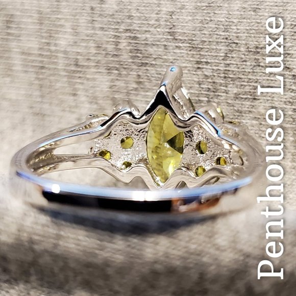 🔥 CLEARANCE! Marquise Cut Green Peridot Ring - Picture 3 of 5
